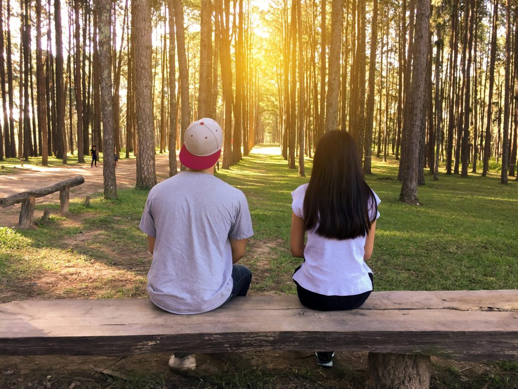 30 Ide Percakapan di Dating App Biar Chat Nggak Garing